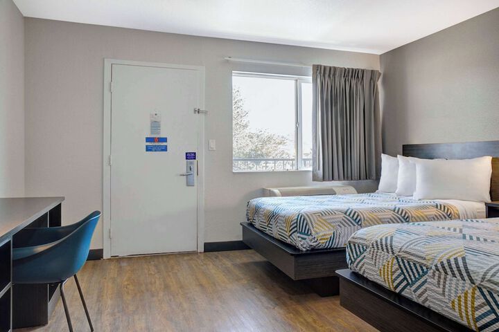 Room 10 of 43