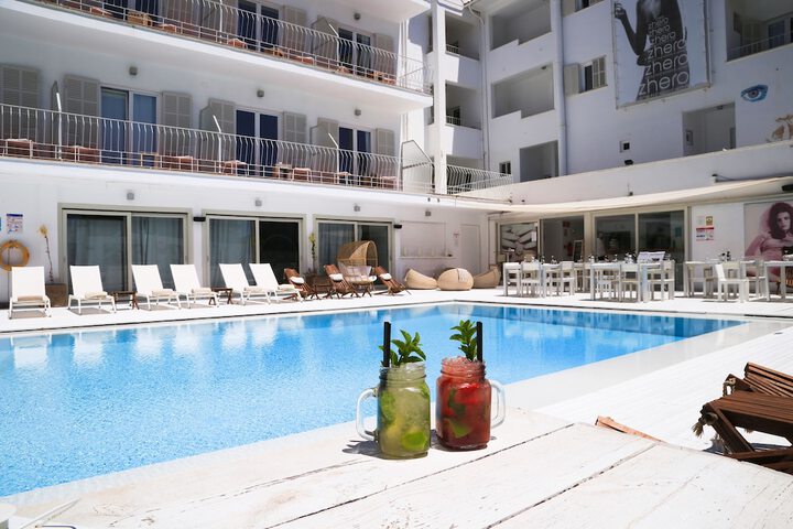 Hotel with Pool