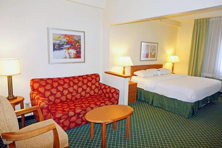 1 King Bed (1 of 14)