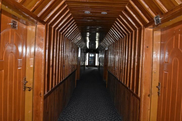 Ballroom/Hall 14 of 15