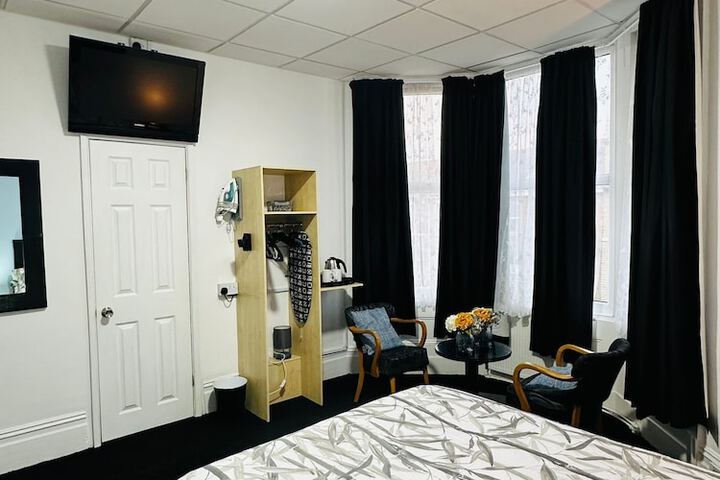 Room 6 of 44