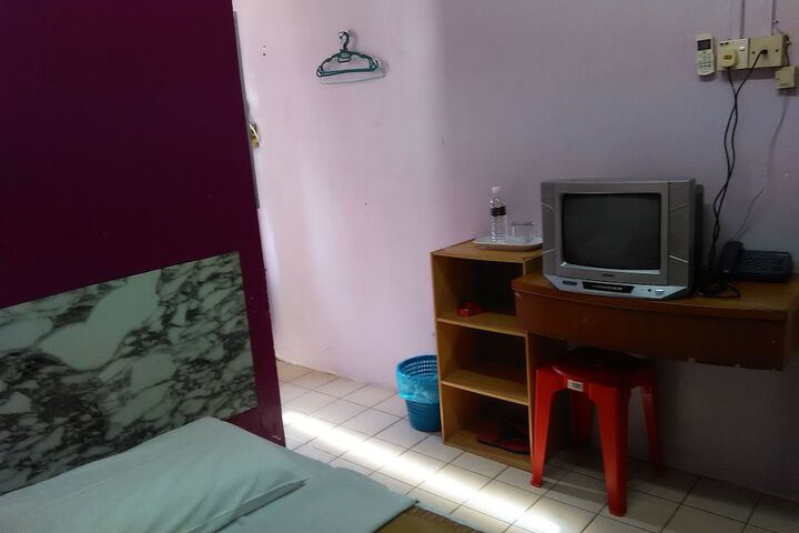 Room 15 of 32