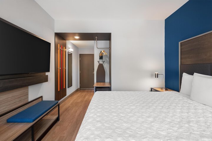Room 17 of 54