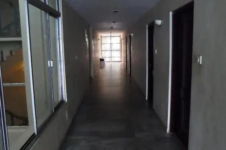 Room 8 of 10