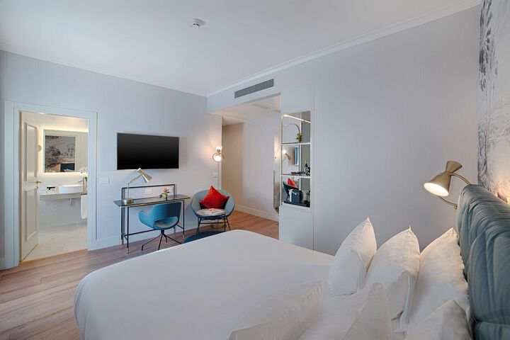 Room 33 of 81