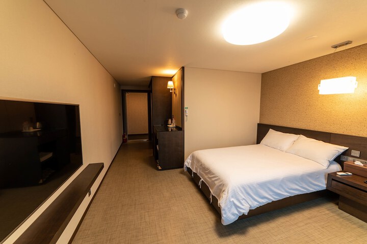 Room 9 of 40