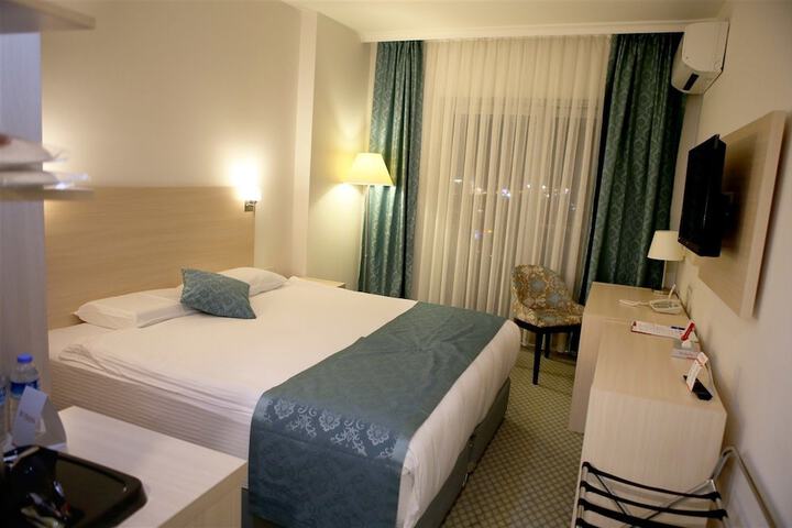 Room 8 of 34