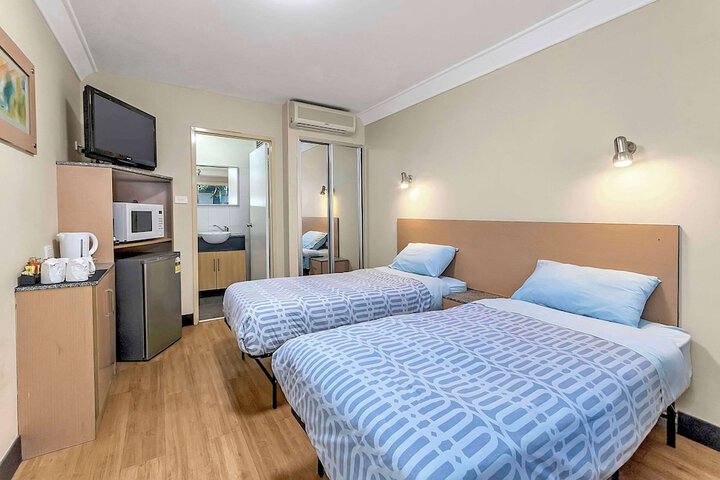 Room 11 of 32