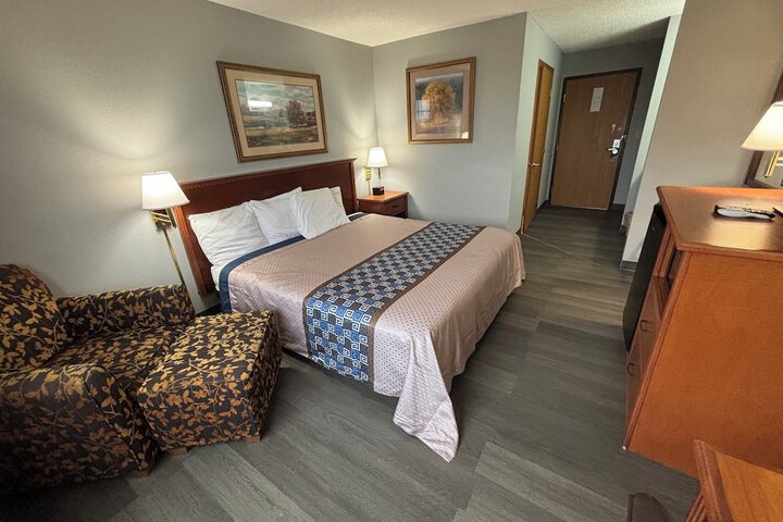 Room 9 of 28