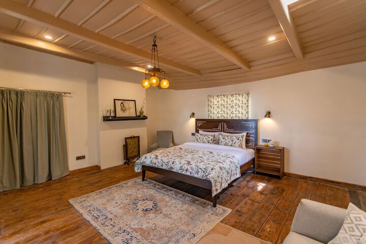 Room 3 of 74
