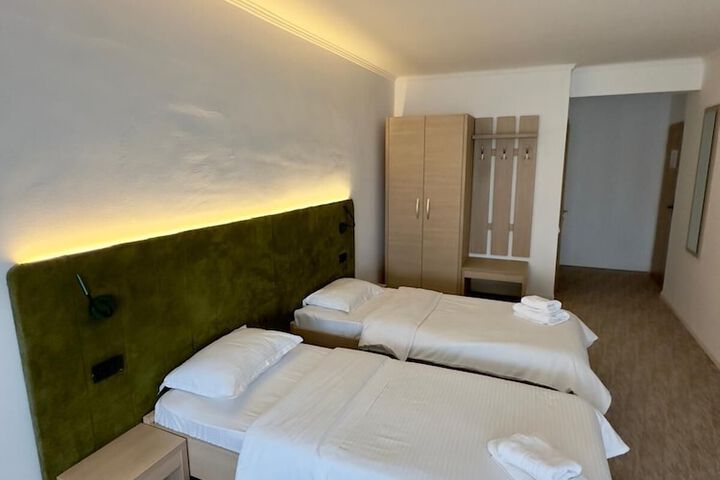 Room 13 of 49