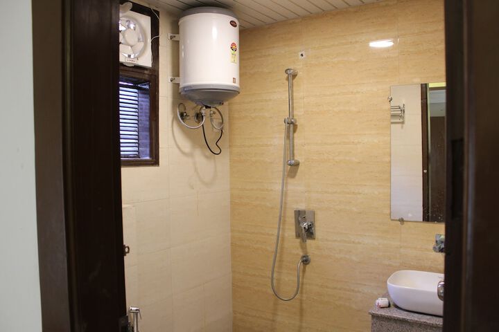 Room 16 of 21