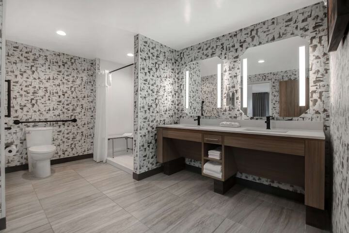 Room 33 of 44