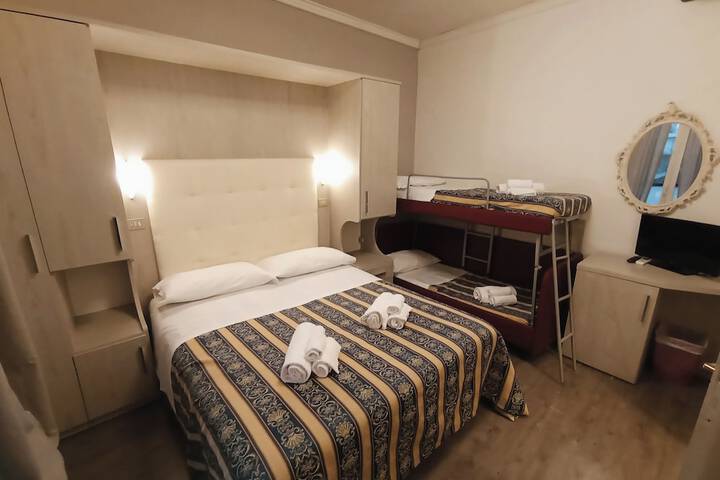 Room 33 of 90