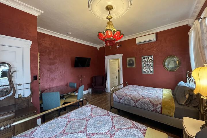 Room 25 of 90