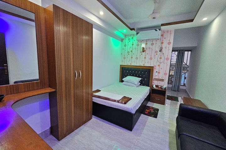 Room 14 of 15