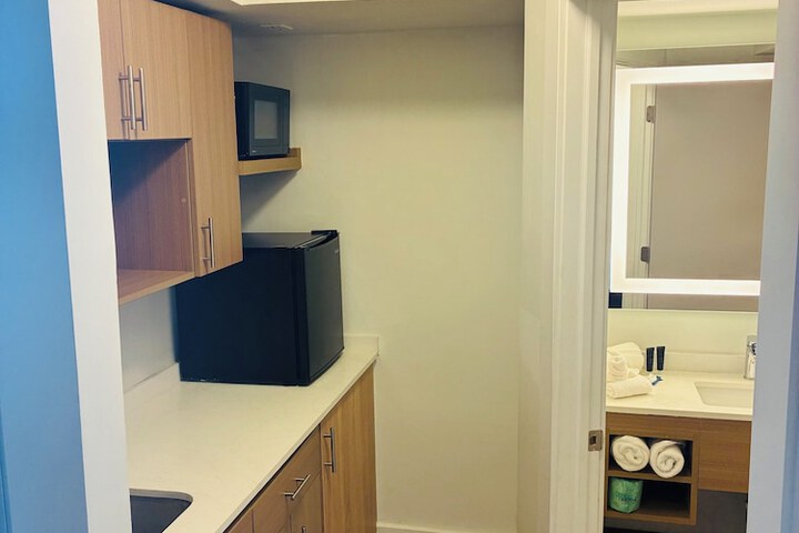Room 16 of 27