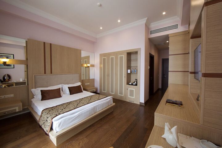 Room 28 of 160