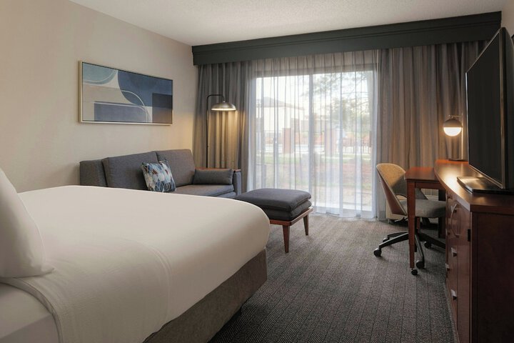 Room 8 of 34