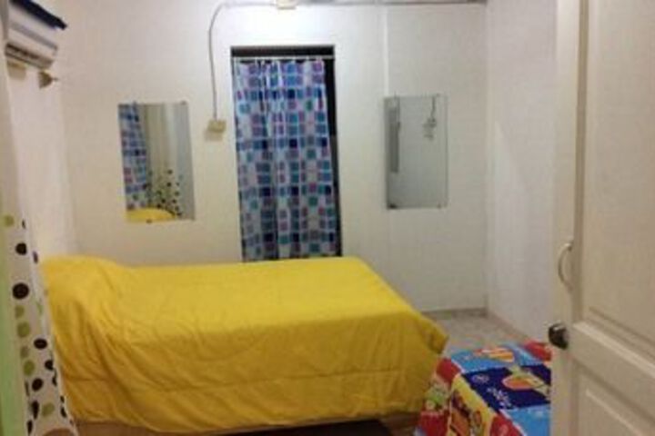 Room 4 of 11