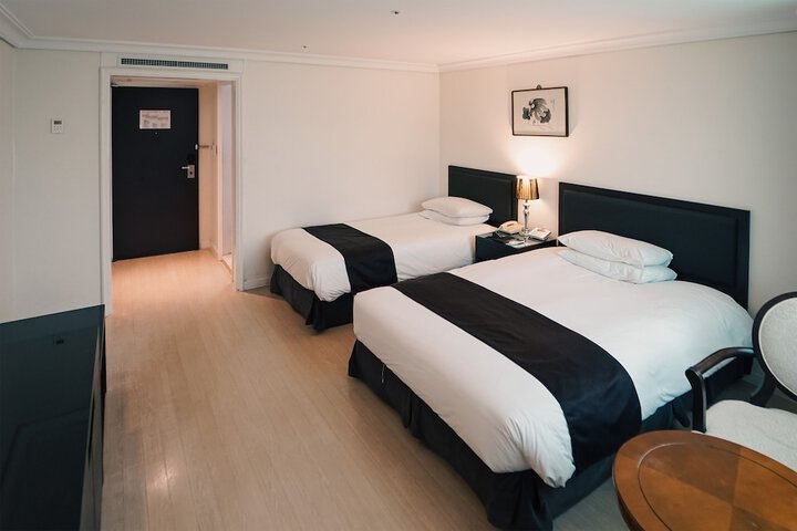 Room 11 of 79