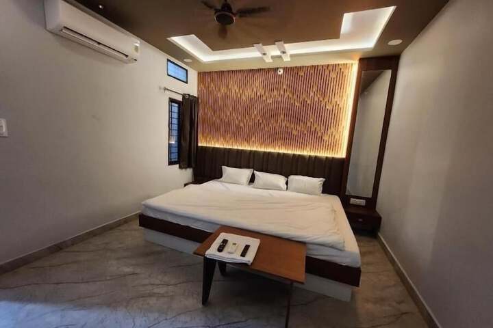Room 10 of 19