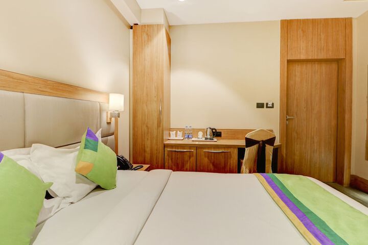 Room 11 of 48