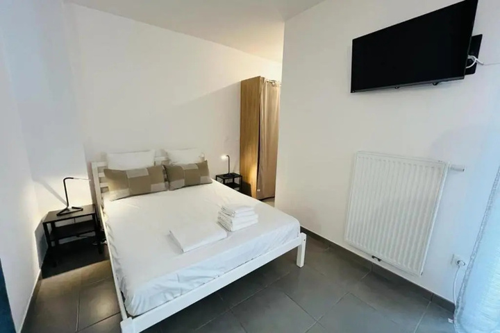 Room 2 of 2