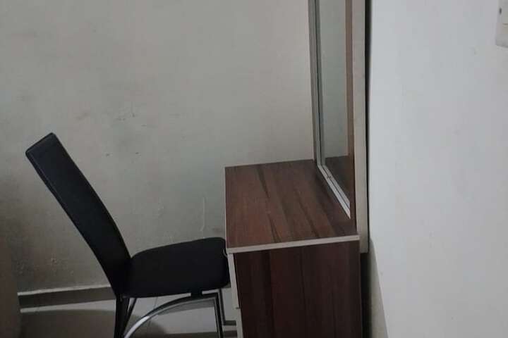 Room 8 of 33