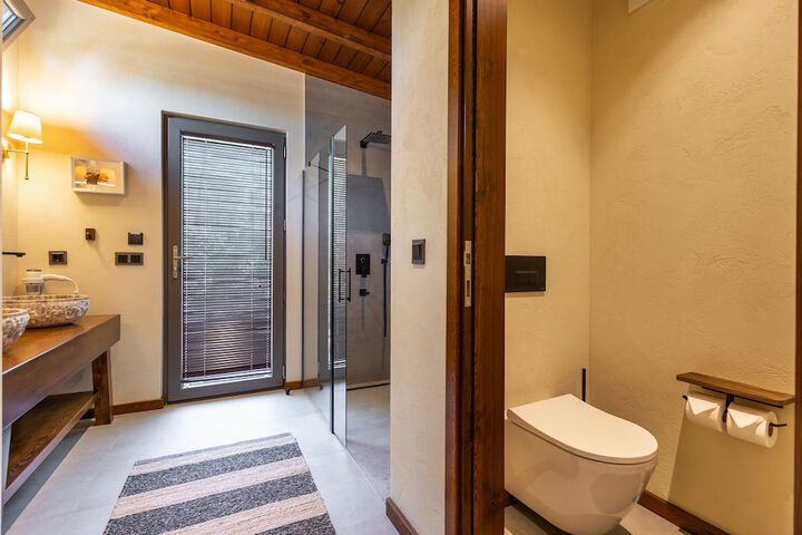 Room 4 of 40