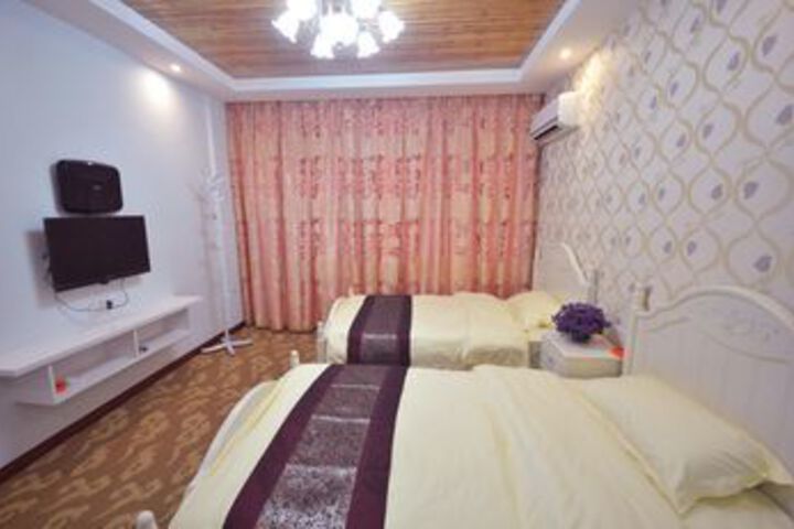 Room 4 of 25