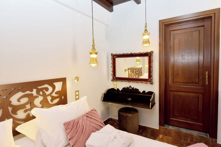 Room 33 of 60