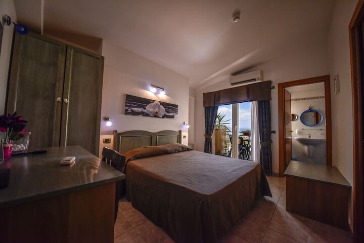 Room 6 of 58