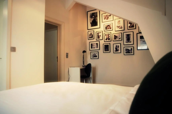 Room 4 of 15