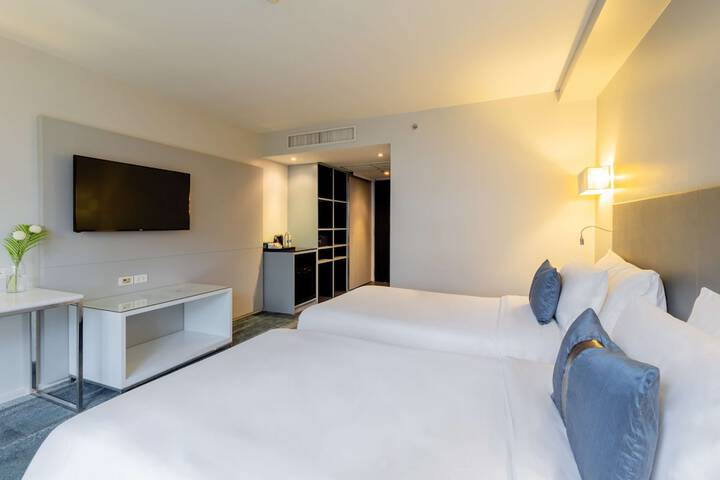 Room 11 of 21