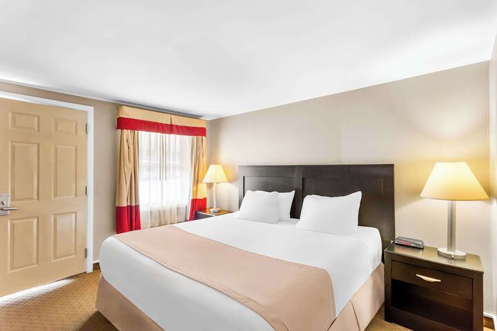 Standard | King Bed (4 of 6)