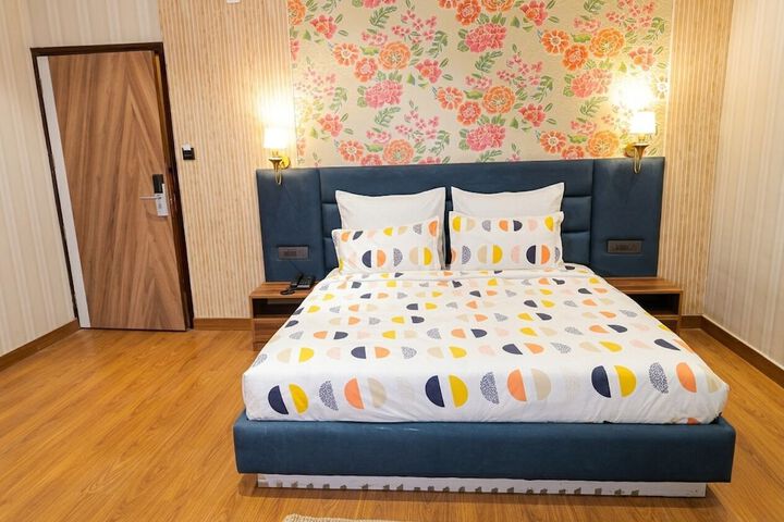 Room 17 of 50