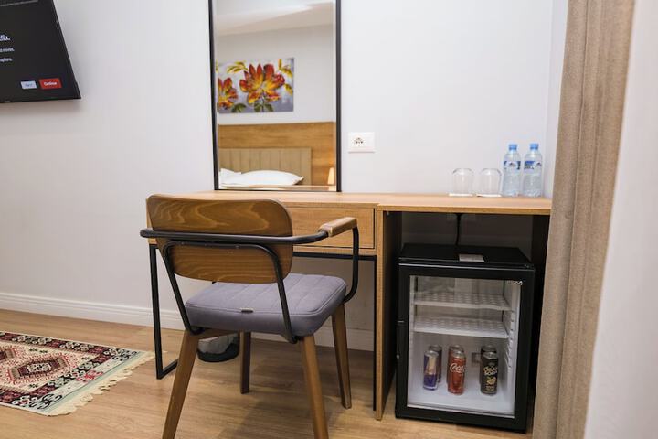 Room 25 of 47