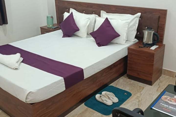 Room 8 of 15