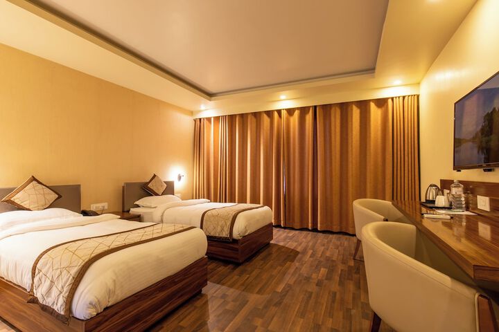 Room 16 of 36
