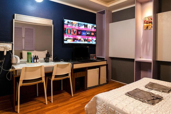 Room 17 of 21