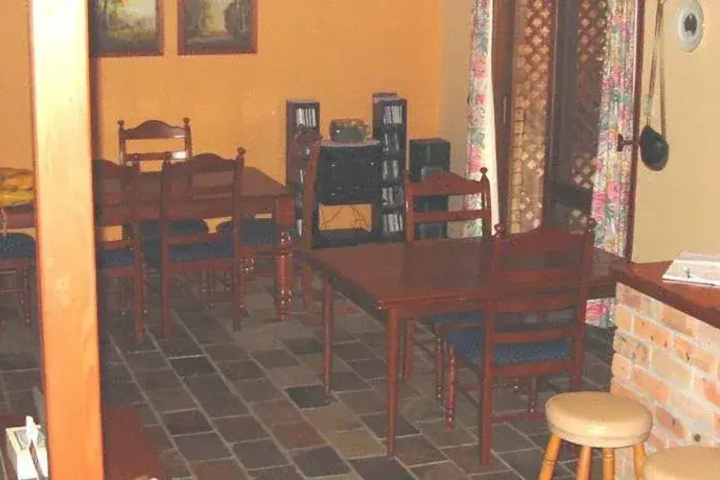 Dining 19 of 21