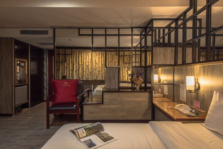 Room 8 of 21