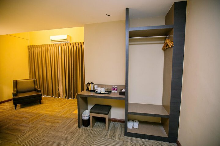 Room 5 of 75