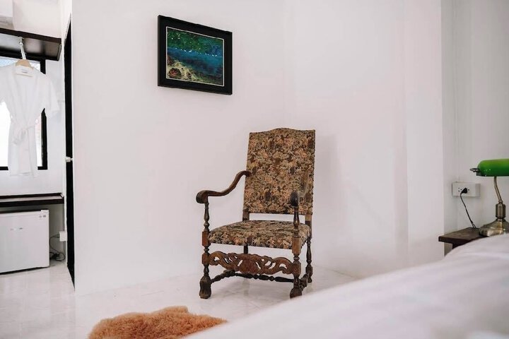 Room 12 of 84