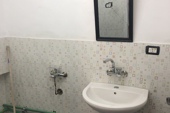 Room 10 of 29