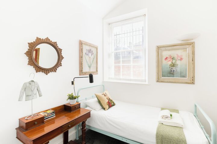 Room 6 of 261