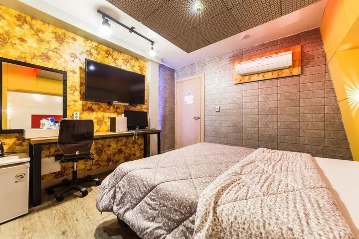 Room 23 of 42