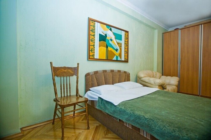 Room 40 of 176