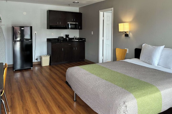 Room 11 of 23